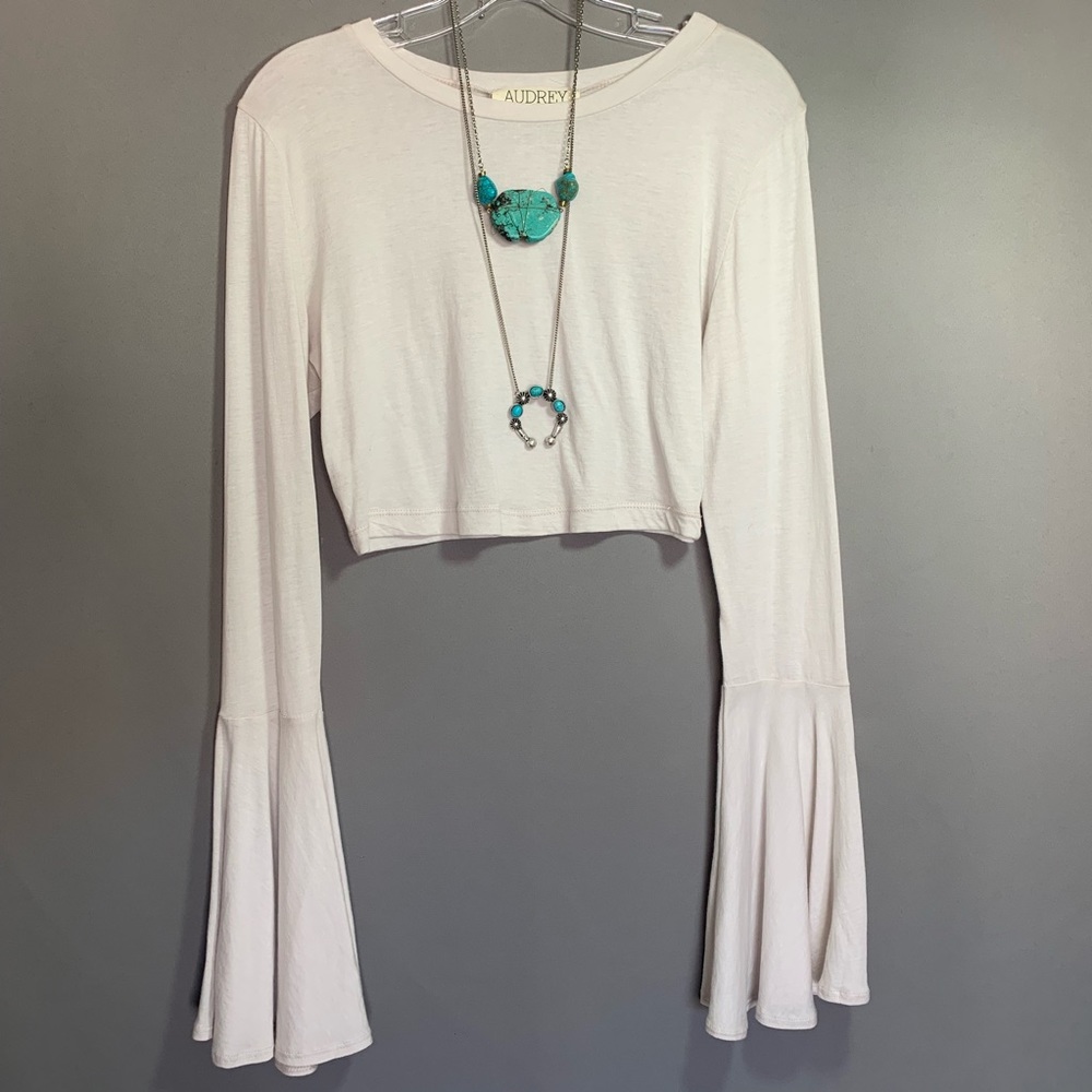 Aundrey 3+1 Cropped bell sleeves top size M